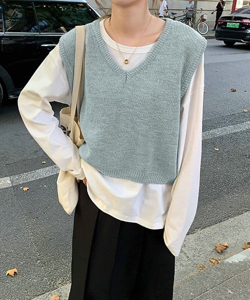 me+em select（ミームセレクト）の「★ニュアンスカラー　Vネックコンパクトゆるニットベスト（ベスト・レディース・ライトブルー/オートミール/ベージュ/パープル・FREE）」の10枚目の写真