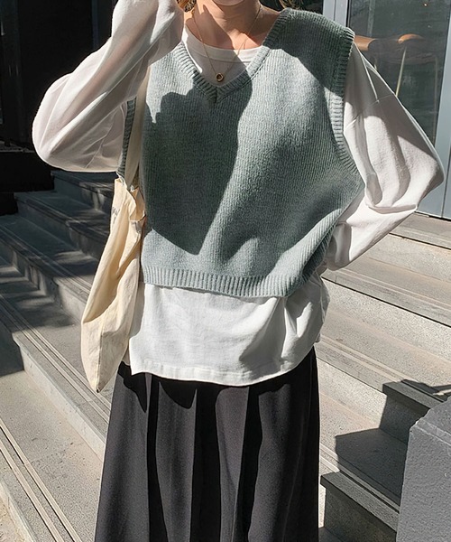 me+em select（ミームセレクト）の「★ニュアンスカラー　Vネックコンパクトゆるニットベスト（ベスト・レディース・ライトブルー/オートミール/ベージュ/パープル・FREE）」の5枚目の写真