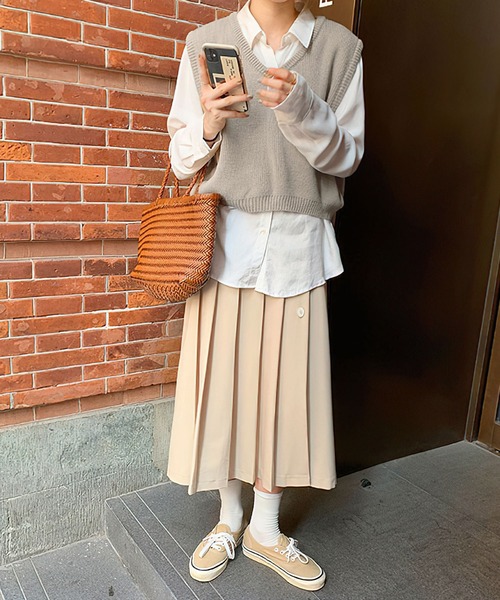 me+em select（ミームセレクト）の「★ニュアンスカラー　Vネックコンパクトゆるニットベスト（ベスト・レディース・ライトブルー/オートミール/ベージュ/パープル・FREE）」の16枚目の写真