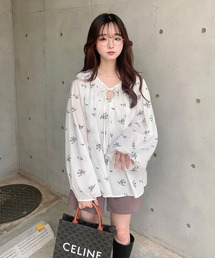 titty＆Co. PETIT by poyo | 【ファッションインフルエンサーPOYO×titty&Co.PETIT 】モノトーンフラワーブラウス(シャツ/ブラウス)