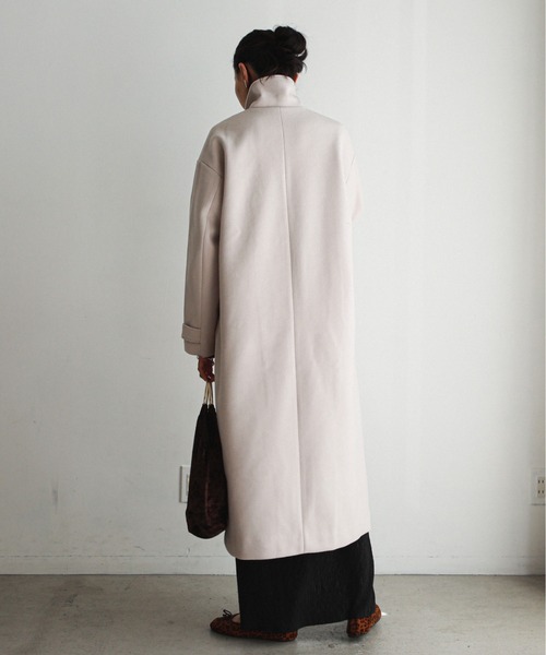 feepur（フェピュール）の「ステンカラーロングコート（ステンカラーコート・レディース・アイボリー/ブラック/モカ・MEDIUM）」の14枚目の写真