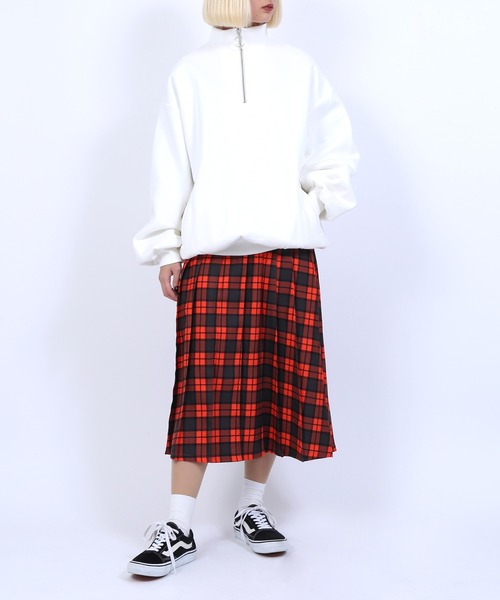 PUNYUS(プニュズ)の「裏起毛ハーフZIPプルオーバー(スウェット・レディース・ホワイト/ブラック/ライトパープル・4/3)」の11枚目の写真