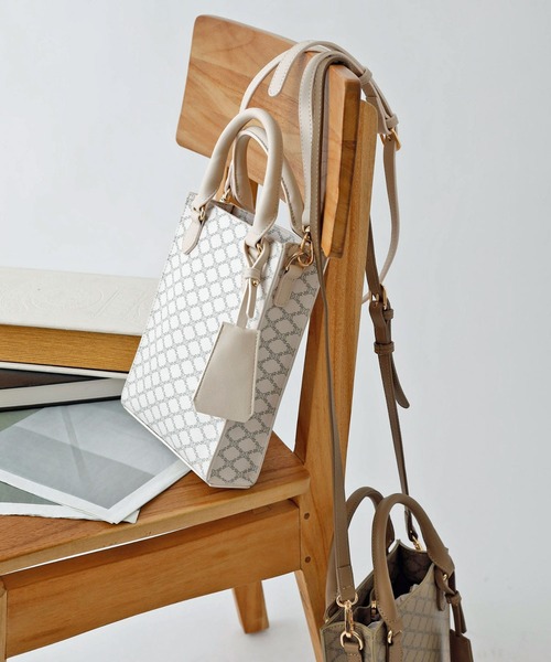 COLONY 2139（コロニートゥーワンスリーナイン）の「モノグラム縦長ミニトートバッグ（トートバッグ・レディース・アイボリー/ブラウン/ベージュ・FREE）」の2枚目の写真