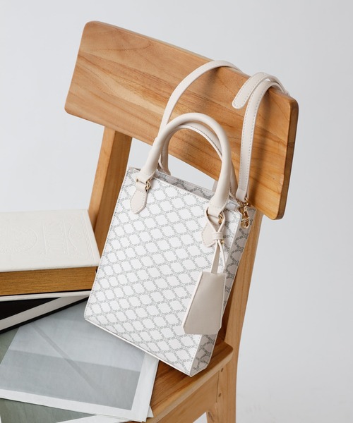 COLONY 2139（コロニートゥーワンスリーナイン）の「モノグラム縦長ミニトートバッグ（トートバッグ・レディース・アイボリー/ブラウン/ベージュ・FREE）」の4枚目の写真