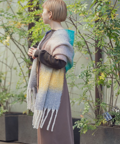 ITEMS URBANRESEARCH(アイテムズ アーバンリサーチ)の「ブークレボーダーストール(ストール/ショール・レディース・ブラック/ネイビー/グレー・ONE)」の2枚目の写真