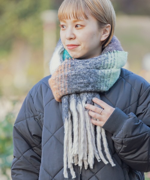 ITEMS URBANRESEARCH(アイテムズ アーバンリサーチ)の「ブークレボーダーストール(ストール/ショール・レディース・ブラック/ネイビー/グレー・ONE)」の1枚目の写真