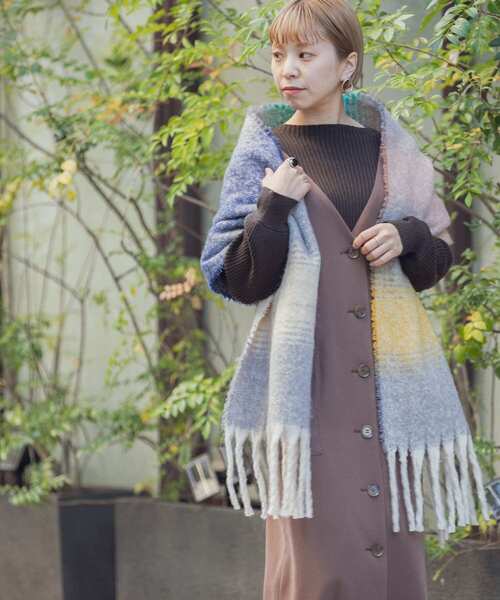 ITEMS URBANRESEARCH(アイテムズ アーバンリサーチ)の「ブークレボーダーストール(ストール/ショール・レディース・ブラック/ネイビー/グレー・ONE)」の4枚目の写真