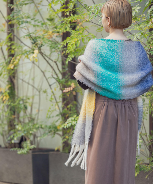 ITEMS URBANRESEARCH(アイテムズ アーバンリサーチ)の「ブークレボーダーストール(ストール/ショール・レディース・ブラック/ネイビー/グレー・ONE)」の5枚目の写真