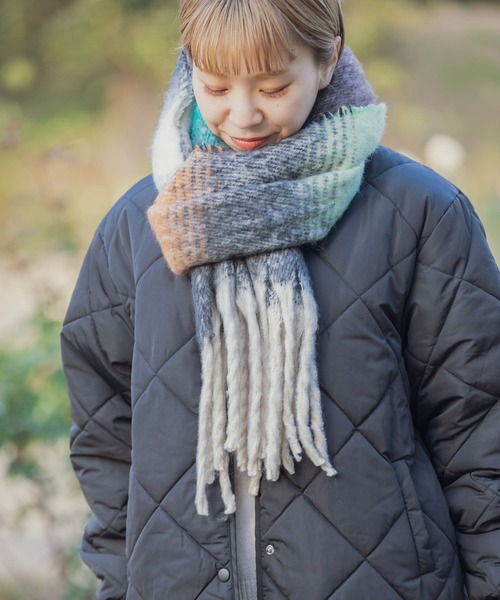 ITEMS URBANRESEARCH(アイテムズ アーバンリサーチ)の「ブークレボーダーストール(ストール/ショール・レディース・ブラック/ネイビー/グレー・ONE)」の7枚目の写真