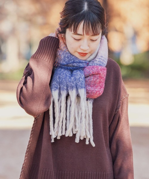 ITEMS URBANRESEARCH(アイテムズ アーバンリサーチ)の「ブークレボーダーストール(ストール/ショール・レディース・ブラック/ネイビー/グレー・ONE)」の8枚目の写真