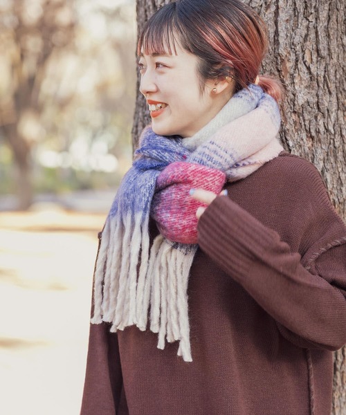 ITEMS URBANRESEARCH(アイテムズ アーバンリサーチ)の「ブークレボーダーストール(ストール/ショール・レディース・ブラック/ネイビー/グレー・ONE)」の9枚目の写真