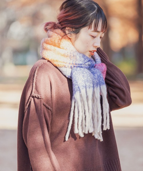 ITEMS URBANRESEARCH(アイテムズ アーバンリサーチ)の「ブークレボーダーストール(ストール/ショール・レディース・ブラック/ネイビー/グレー・ONE)」の10枚目の写真