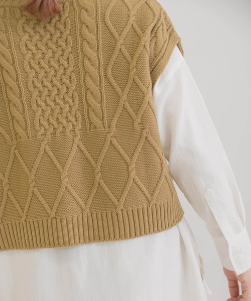 ITEMS URBANRESEARCH（アイテムズ アーバンリサーチ）の「ケーブルショートニットベスト（ベスト・レディース・グレー系その他/マスタード/ブラック・FREE）」の12枚目の写真
