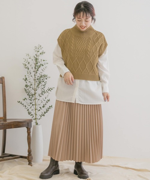 ITEMS URBANRESEARCH（アイテムズ アーバンリサーチ）の「ケーブルショートニットベスト（ベスト・レディース・グレー系その他/マスタード/ブラック・FREE）」の16枚目の写真