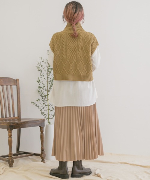 ITEMS URBANRESEARCH（アイテムズ アーバンリサーチ）の「ケーブルショートニットベスト（ベスト・レディース・グレー系その他/マスタード/ブラック・FREE）」の20枚目の写真