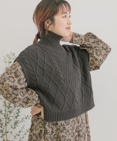 ITEMS URBANRESEARCH（アイテムズ アーバンリサーチ）の「ケーブルショートニットベスト（ベスト・レディース・グレー系その他/マスタード/ブラック・FREE）」の5枚目の写真
