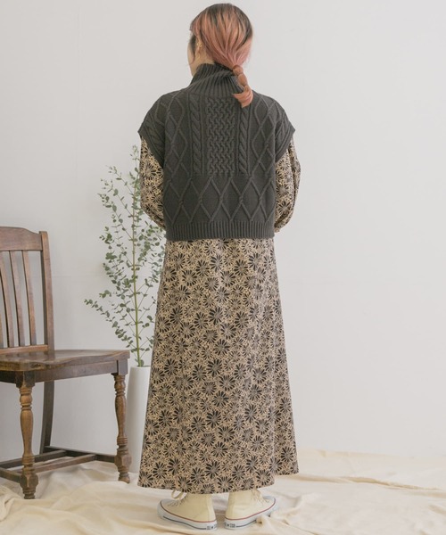 ITEMS URBANRESEARCH（アイテムズ アーバンリサーチ）の「ケーブルショートニットベスト（ベスト・レディース・グレー系その他/マスタード/ブラック・FREE）」の13枚目の写真