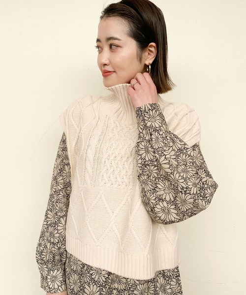 ITEMS URBANRESEARCH（アイテムズ アーバンリサーチ）の「ケーブルショートニットベスト（ベスト・レディース・グレー系その他/マスタード/ブラック・FREE）」の17枚目の写真