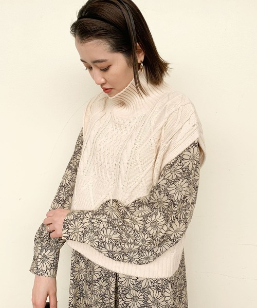 ITEMS URBANRESEARCH（アイテムズ アーバンリサーチ）の「ケーブルショートニットベスト（ベスト・レディース・グレー系その他/マスタード/ブラック・FREE）」の21枚目の写真