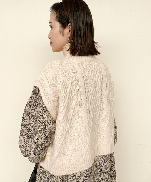 ITEMS URBANRESEARCH（アイテムズ アーバンリサーチ）の「ケーブルショートニットベスト（ベスト・レディース・グレー系その他/マスタード/ブラック・FREE）」の10枚目の写真