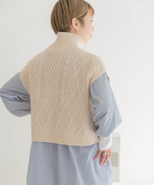 ITEMS URBANRESEARCH（アイテムズ アーバンリサーチ）の「ケーブルショートニットベスト（ベスト・レディース・グレー系その他/マスタード/ブラック・FREE）」の22枚目の写真