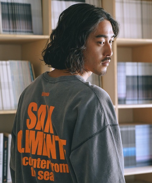 BAYFLOW(ベイフロー)の「スノーウォッシュインレイバックプリントプルオーバー(スウェット・メンズ・ベージュ/オレンジ/チャコール/オフホワイト/ブルー・LARGE/MEDIUM/SMALL)」の3枚目の写真