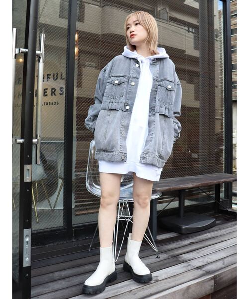 Champion（チャンピオン）の「【MURUA別注】Championルーズフーディー（パーカー・レディース・ホワイト/ブラック/ブルー・FREE）」の6枚目の写真