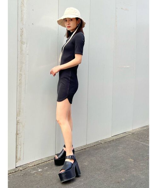 EMODA（エモダ）の「ハイネックフィットリブワンピース（ワンピース・レディース・アイボリー/グレー/ブラック/ブルー・FREE）」の7枚目の写真