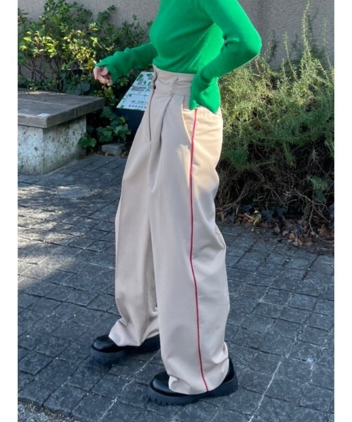 AMAIL(アマイル)の「Piping milk pants(スラックス・レディース・ベージュ/ピンク・S/M)」の2枚目の写真