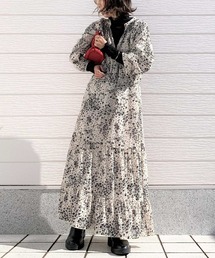 Q | モノトーンフラワーワンピース(ワンピース)