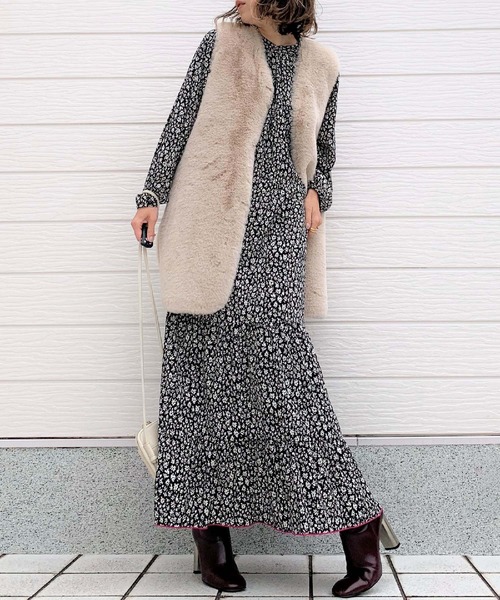 Q(キュー)の「モノトーンフラワーワンピース(ワンピース・レディース・ホワイト系その他/ブラック系その他・MEDIUM)」の2枚目の写真