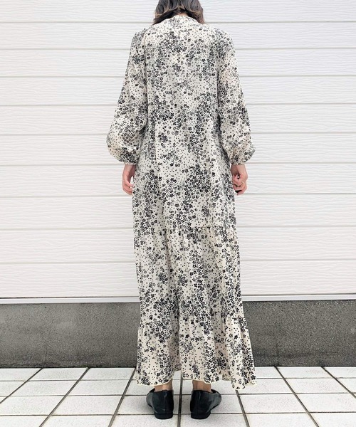 Q(キュー)の「モノトーンフラワーワンピース(ワンピース・レディース・ホワイト系その他/ブラック系その他・MEDIUM)」の5枚目の写真