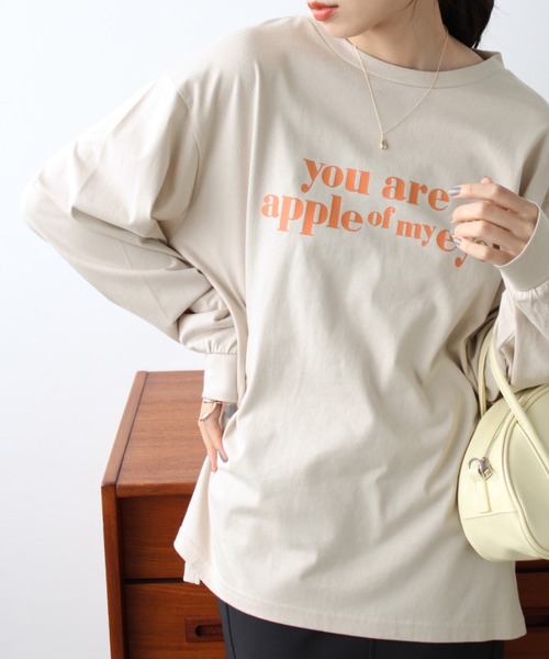 GeeRA(ジーラ)の「ロゴプリントTシャツ(Tシャツ/カットソー・レディース・ベージュ/ホワイト×ブルー・MEDIUM/X-LARGE/LARGE)」の1枚目の写真