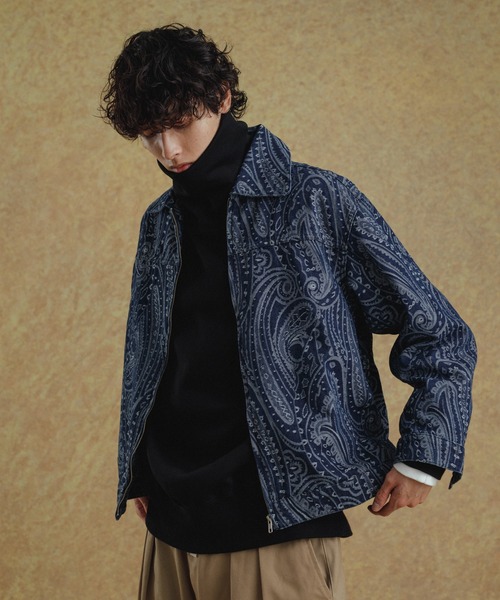 ADAM ET ROPE'(アダムエロペ)の「【WEB限定】インディゴペイズリー ジャガード ジップブルゾン/デニム/Gジャン/スウィングトップ/ユニセックス(デニムジャケット・メンズ・ブルー系その他2/ブルー系その他3・M/L)」の2枚目の写真