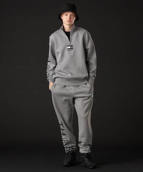 TOMMY HILFIGER（トミーヒルフィガー）の「MONOCHROME CAPSULE COLLECTION モノクロームグラフィック1/2ジップトレーナー（スウェット・メンズ・グレー/ブラック・MEDIUM/SMALL/X-LARGE/LARGE）」の11枚目の写真