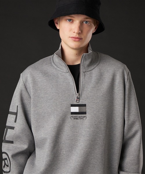 TOMMY HILFIGER（トミーヒルフィガー）の「MONOCHROME CAPSULE COLLECTION モノクロームグラフィック1/2ジップトレーナー（スウェット・メンズ・グレー/ブラック・MEDIUM/SMALL/X-LARGE/LARGE）」の9枚目の写真