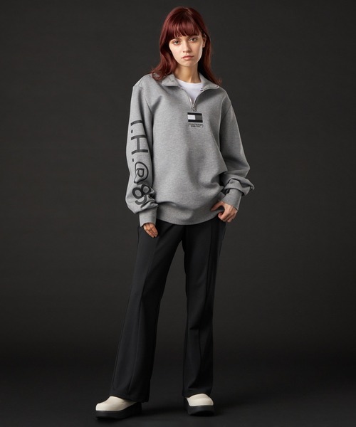 TOMMY HILFIGER（トミーヒルフィガー）の「MONOCHROME CAPSULE COLLECTION モノクロームグラフィック1/2ジップトレーナー（スウェット・メンズ・グレー/ブラック・MEDIUM/SMALL/X-LARGE/LARGE）」の4枚目の写真