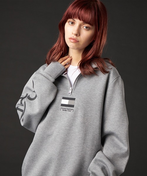 TOMMY HILFIGER（トミーヒルフィガー）の「MONOCHROME CAPSULE COLLECTION モノクロームグラフィック1/2ジップトレーナー（スウェット・メンズ・グレー/ブラック・MEDIUM/SMALL/X-LARGE/LARGE）」の7枚目の写真