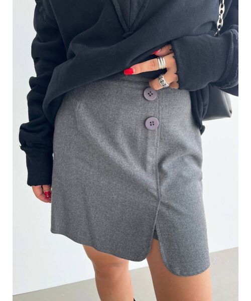 EMODA（エモダ）の「スリットデザインミニスカート（スカート・レディース・その他/ブルー/グレー/ブラック・SMALL/MEDIUM）」の3枚目の写真