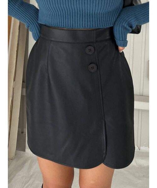 EMODA（エモダ）の「スリットデザインミニスカート（スカート・レディース・その他/ブルー/グレー/ブラック・SMALL/MEDIUM）」の4枚目の写真