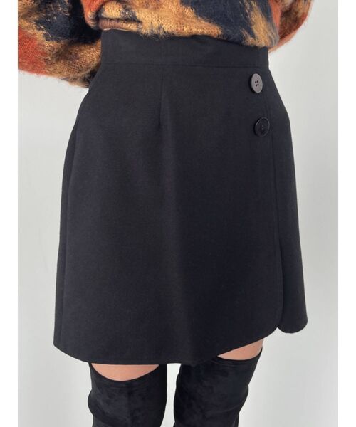 EMODA（エモダ）の「スリットデザインミニスカート（スカート・レディース・その他/ブルー/グレー/ブラック・SMALL/MEDIUM）」の2枚目の写真