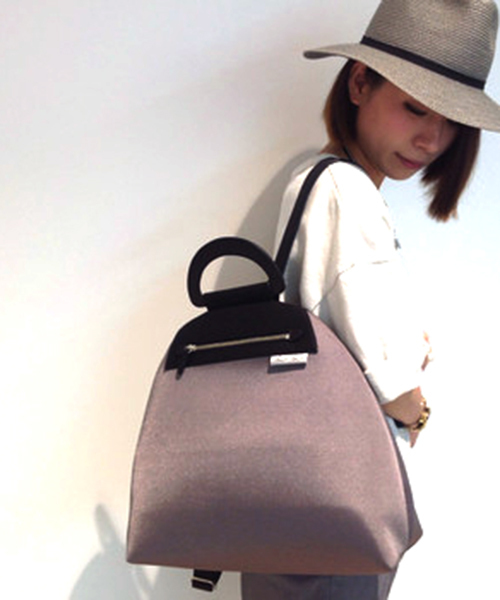 Kawa-Kawa（カワカワ）の「【Kawa-Kawa（カワカワ） PAPILLONNER 別注リュック】（バックパック/リュック・レディース・ブラック/グレー・FREE）」の2枚目の写真