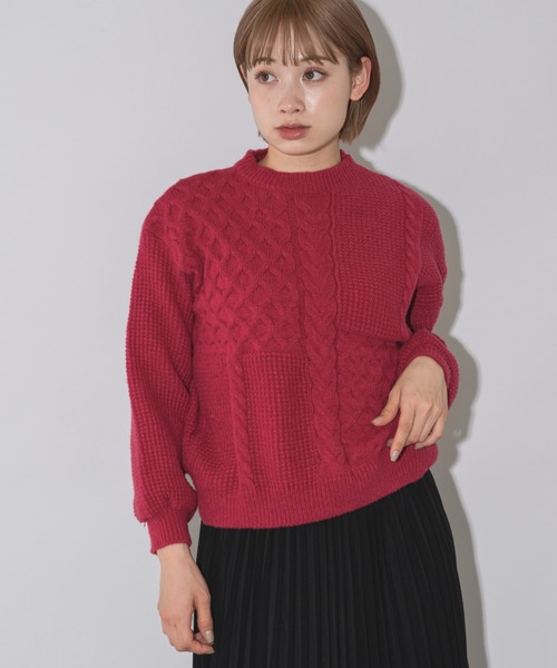 mebole(メボレ)の「ケーブル編みクルーネックセーター(ニット/セーター・レディース・ホワイト/レッド/ブルー/グリーン/ブラウン・FREE)」の5枚目の写真
