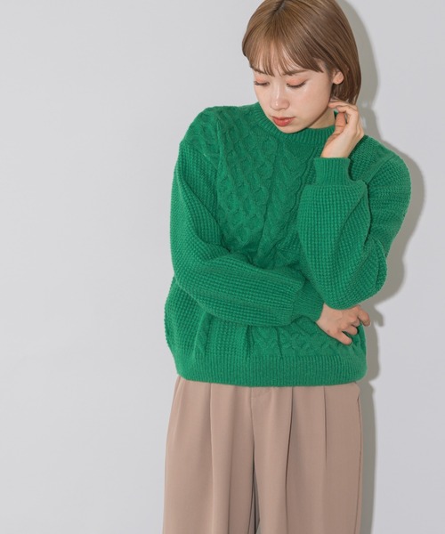 mebole(メボレ)の「ケーブル編みクルーネックセーター(ニット/セーター・レディース・ホワイト/レッド/ブルー/グリーン/ブラウン・FREE)」の1枚目の写真
