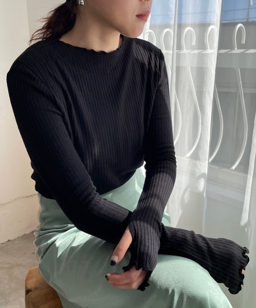 LOWRYS FARM(ローリーズファーム)の「サムホールメローロングスリーブ 175446(ニット/セーター・レディース・ブラック/ホワイト/グリーン/ブルー・FREE)」の2枚目の写真