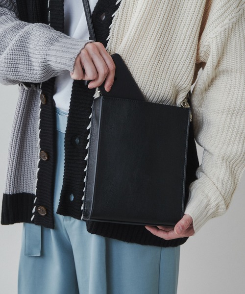 WEGO（ウィゴー）の「WEGO/PUスクエアショルダー（ショルダーバッグ・レディース・ブラック/ホワイト/ダークグリーン/グレー/ブラック系その他・FREE）」の4枚目の写真