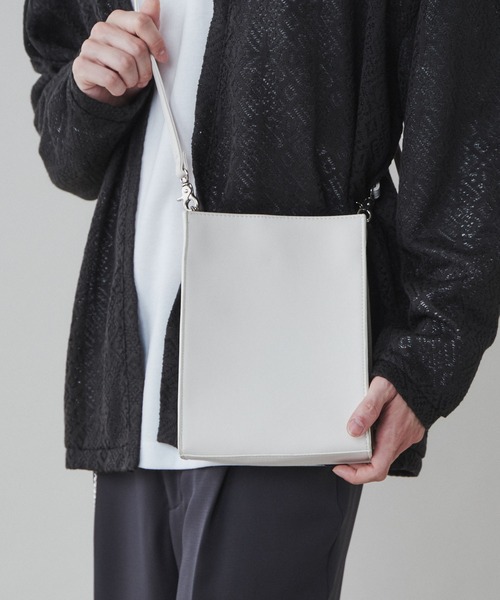 WEGO（ウィゴー）の「WEGO/PUスクエアショルダー（ショルダーバッグ・レディース・ブラック/ホワイト/ダークグリーン/グレー/ブラック系その他・FREE）」の2枚目の写真