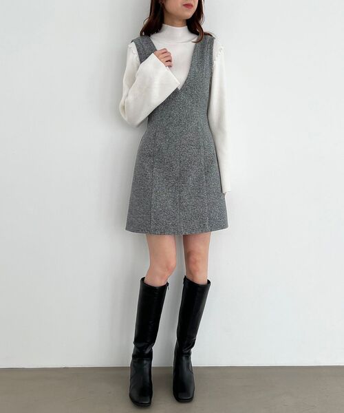 MAJESTIC LEGON(マジェスティックレゴン)の「Vネックミニジャンスカ(ジャンパースカート・レディース・ブラック/グレー/ベージュ・MEDIUM)」の5枚目の写真