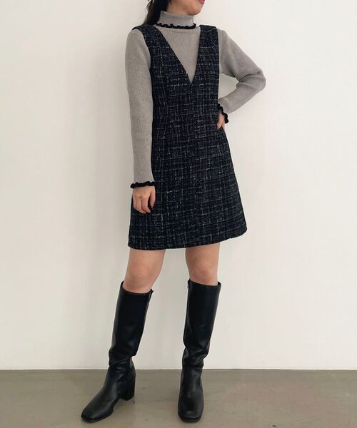 MAJESTIC LEGON(マジェスティックレゴン)の「Vネックミニジャンスカ(ジャンパースカート・レディース・ブラック/グレー/ベージュ・MEDIUM)」の11枚目の写真