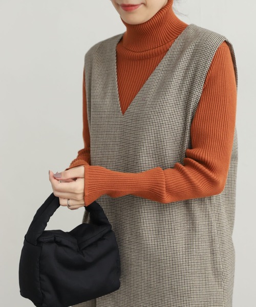 URBAN RESEARCH DOORS（アーバンリサーチドアーズ）の「タートルネックリブニット（ニット/セーター・レディース・ライトグレー/ブラウン/ブルー/ブラック・MEDIUM）」の3枚目の写真